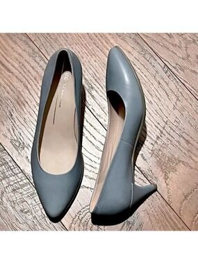 ECCO light blue heels. Size 39